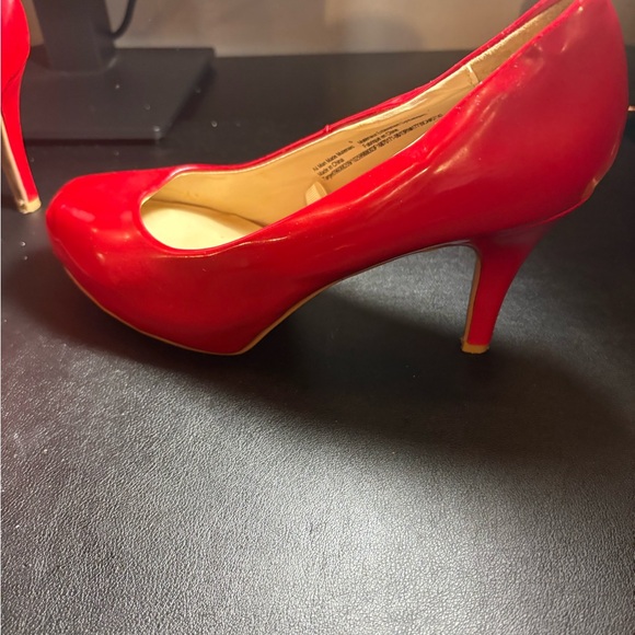 Red Heels - Picture 6 of 8